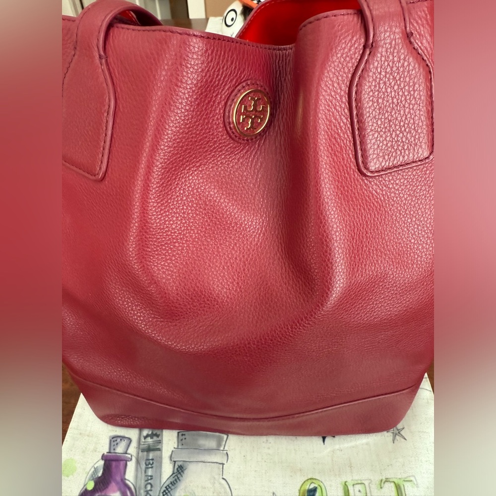 Tory Burch Cherry Red Leather  bucket bag Tote - Picture 5 of 9